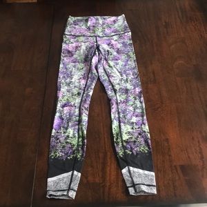 Lululemon women’s patterned leggings size 6